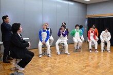 シークエンスはやとも（左手前）と超特急。