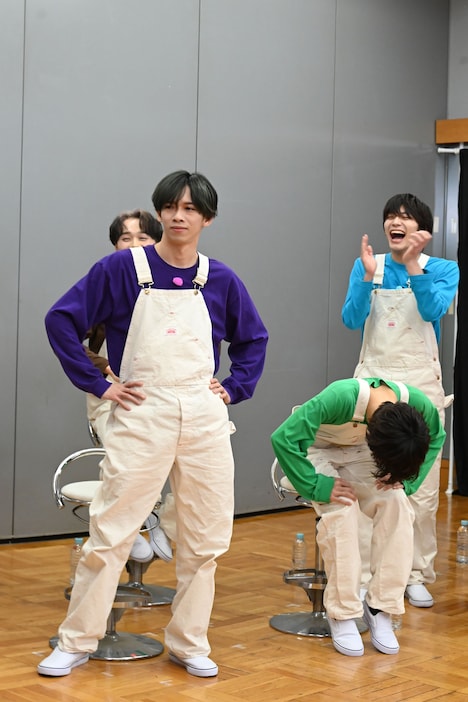 立ち上がるリョウガ。