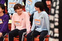 収録スタート直前、談笑するハル（超特急）と志賀李玖（ICEx）。