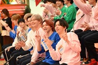 番組オープニングの様子。