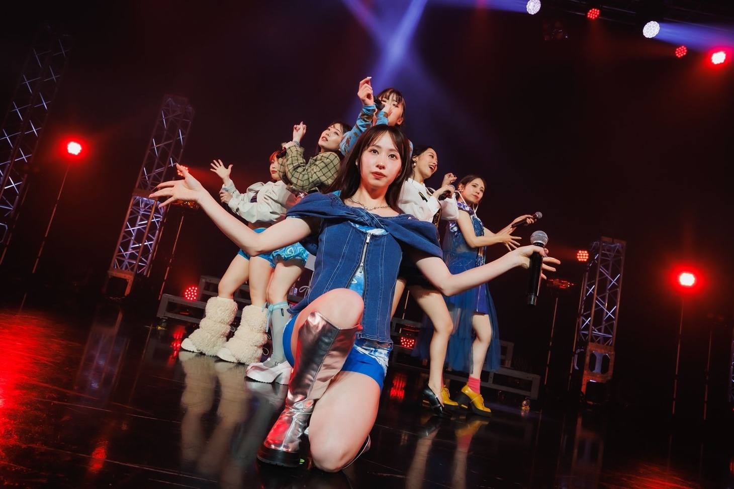 フィロソフィーのダンスと小田さくら。（Photo by nishinaga "saicho" isao）