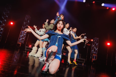 フィロソフィーのダンスと小田さくら。（Photo by nishinaga "saicho" isao）