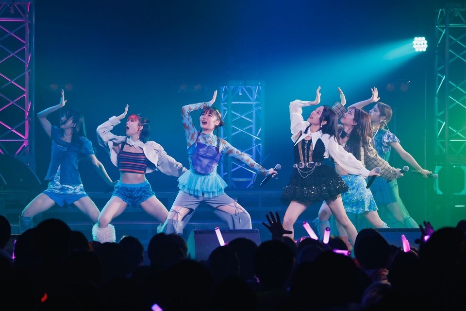 フィロソフィーのダンスと小田さくら。（Photo by nishinaga "saicho" isao）
