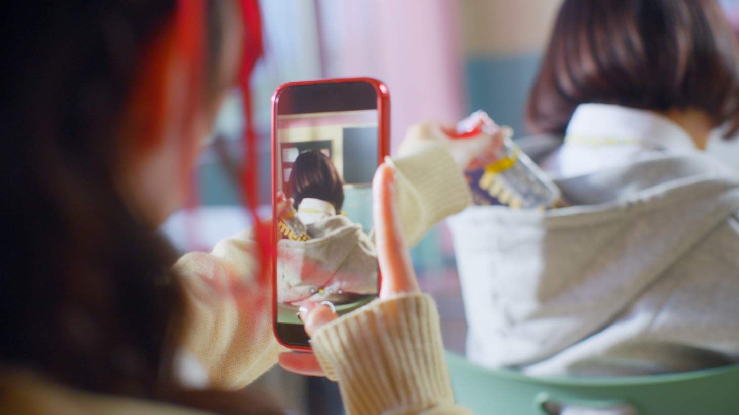 FRUITS ZIPPER「ハピチョコ」MV“meiji #推しチョコバレンタイン Ver.”より。