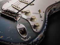 「Kyle McMillin Masterbuilt Takashi Kato 1965 Stratocaster(R) Ultimate Relic(R) "RYUBOKU"」