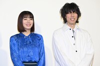 左から池田エライザ、野田洋次郎（RADWIMPS）。