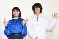 左から池田エライザ、野田洋次郎（RADWIMPS）。
