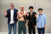 左からパトリック・ネス、山内圭哉、佐藤勝利（Sexy Zone）、サリー・クックソン。