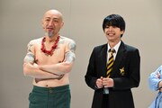 左から山内圭哉、佐藤勝利（Sexy Zone）。