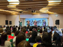 「純烈～温泉ライブin浦安万華郷～」の様子。