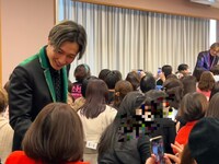 「純烈～温泉ライブin浦安万華郷～」の様子。