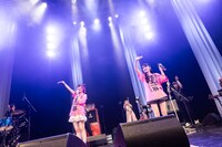 「ミッドナイト清純異性交遊LIVE」の様子。（Photo by Masayo）