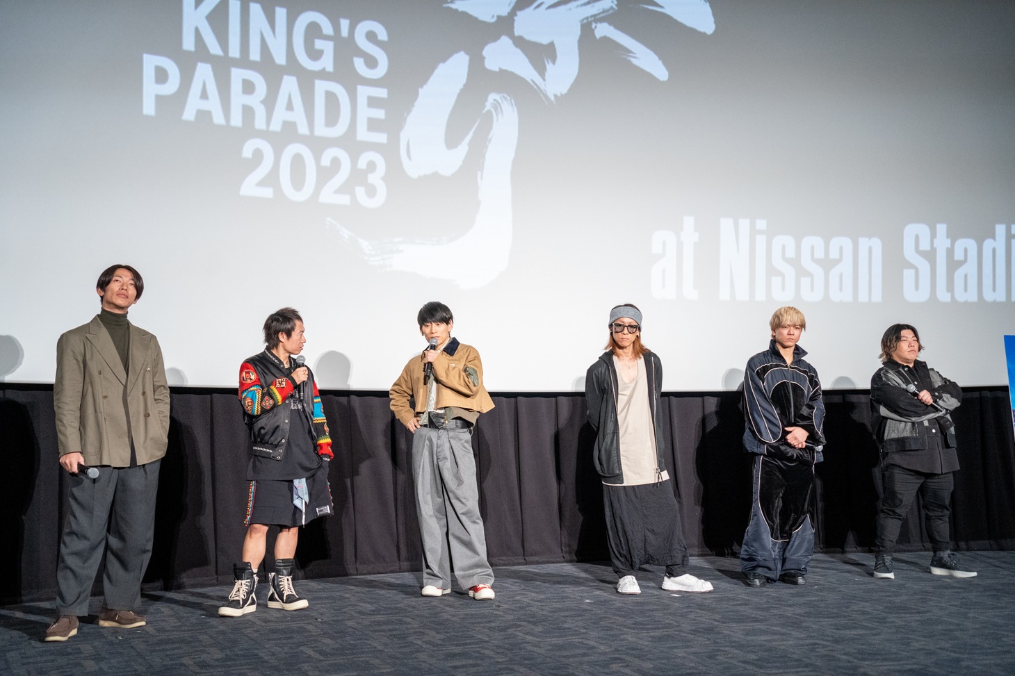 「UVERworld KING’S PARADE 男祭り REBORN at Nissan Stadium」舞台挨拶の様子。