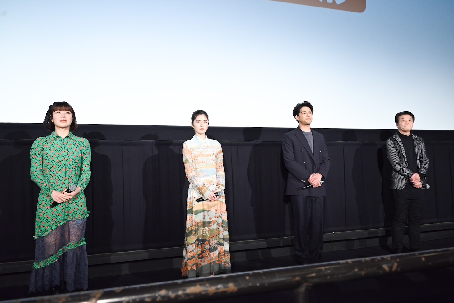 左から眉村ちあき、小芝風花、森崎ウィン、雑賀俊朗。