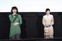 左から眉村ちあき、小芝風花。