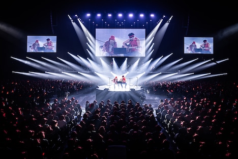 「赤えんぴつ in 武道館」2月9日公演より。（Photo by RyuyaAmao）