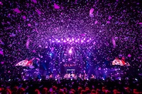 「赤えんぴつ in 武道館」2月10日公演より。（Photo by RyuyaAmao）