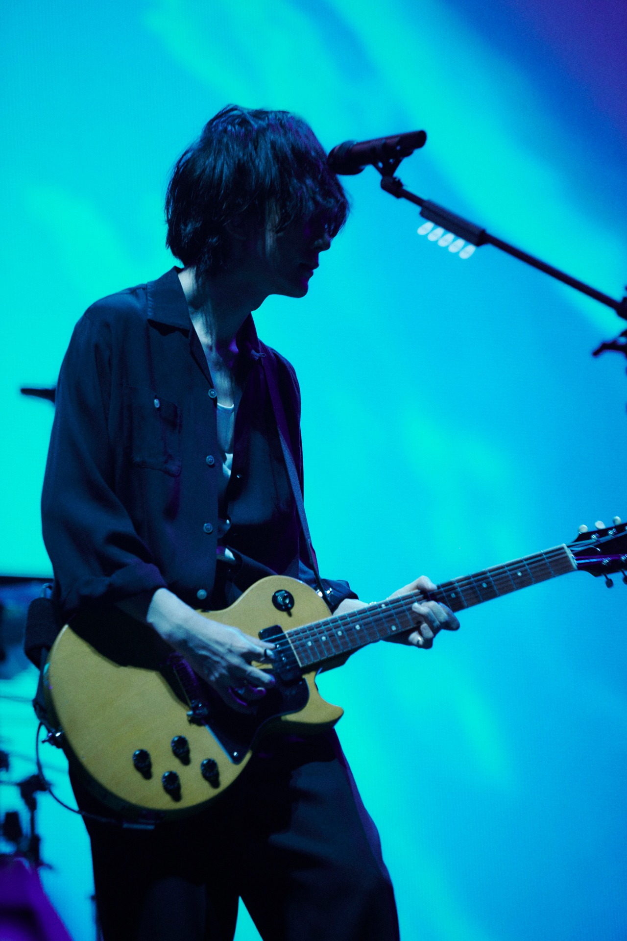 人気画像10位は「BUMP OF CHICKEN、28年目の扉を開けてツアー出航『28年続いたのは君が聴いてくれたから』」より、藤原基央（Vo, G）。（Photo by Yoshiharu Ota）