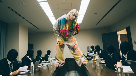 SKY-HI「ヒッピー」ミュージックビデオより。