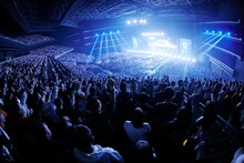 「BUMP OF CHICKEN TOUR ホームシック衛星2024」初日公演の様子。（Photo by Taku Tatewaki）