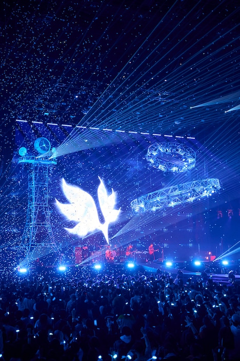 「BUMP OF CHICKEN TOUR ホームシック衛星2024」初日公演の様子。（Photo by Takeshi Yao）