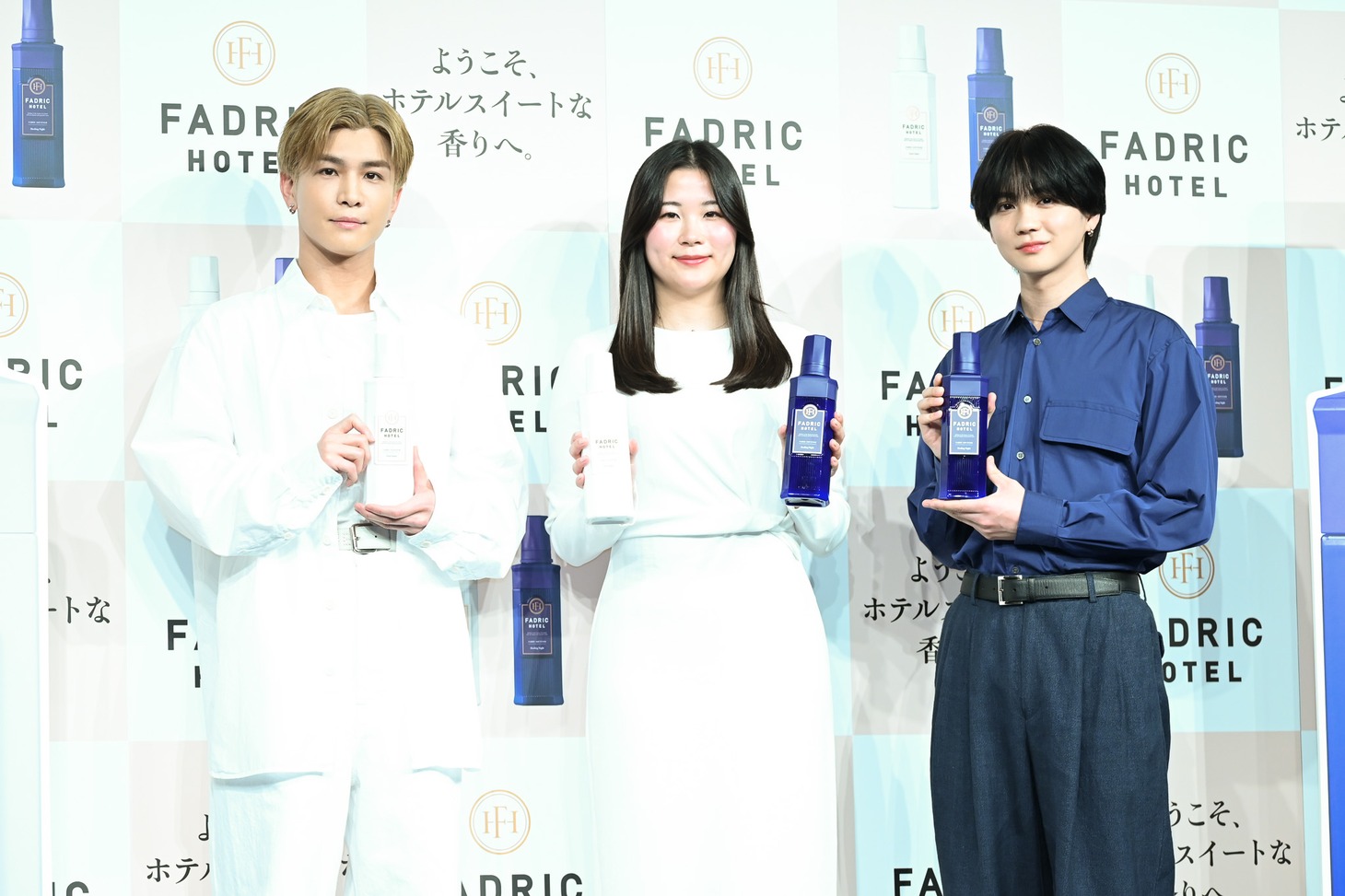 左から岩田剛典、MAISON BLOO株式会社の広報担当・吉村莉菜氏、吉野北人。