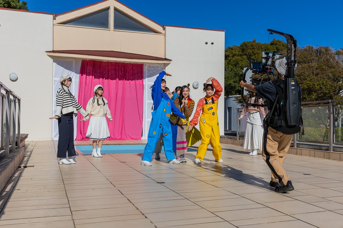 いぎなり東北産「沼れ！マイラバー」ミュージックビデオのメイキング写真。