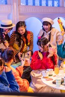 いぎなり東北産「沼れ！マイラバー」ミュージックビデオのメイキング写真。