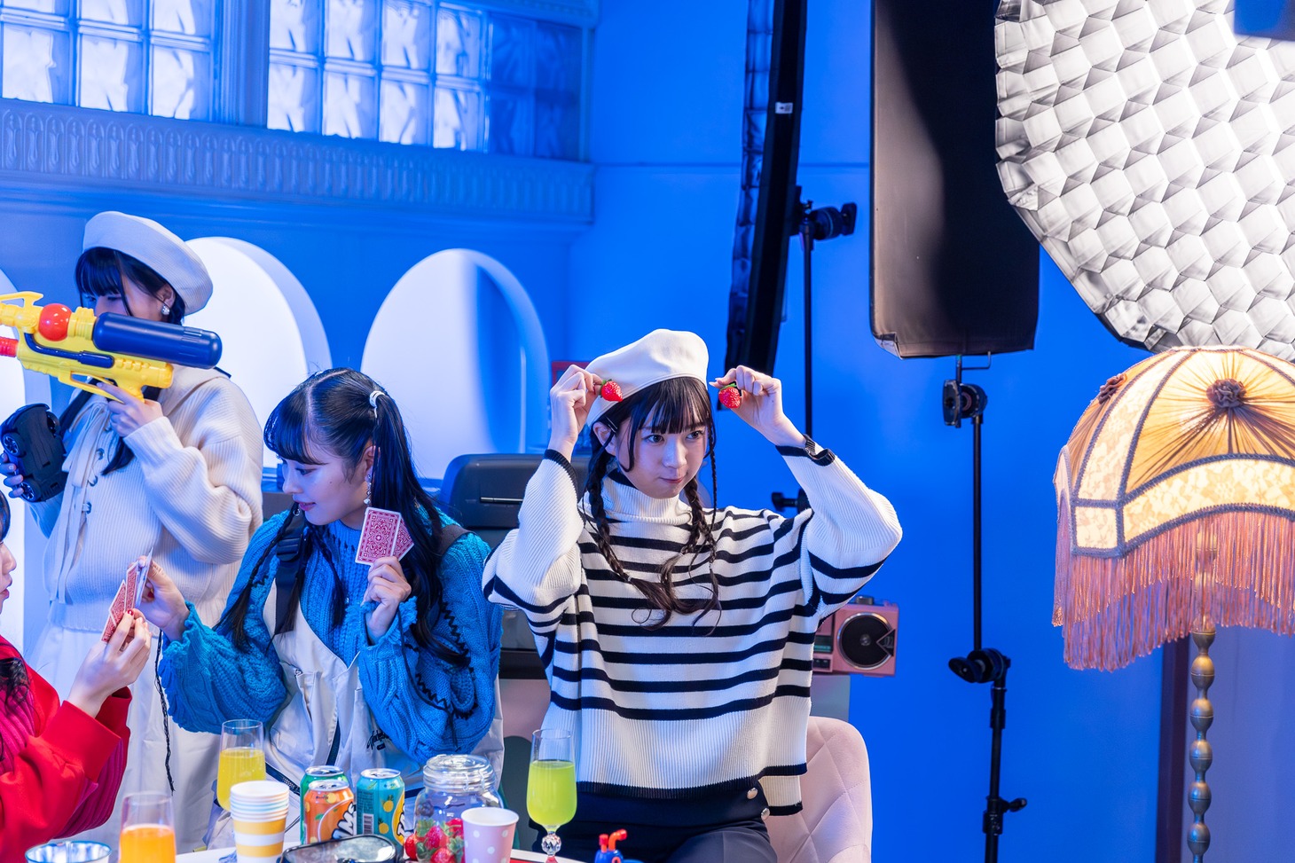 いぎなり東北産「沼れ！マイラバー」ミュージックビデオのメイキング写真。
