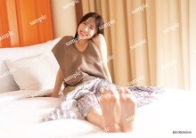 櫻井優衣の1st写真集「YUi」タワーレコード限定（通常版）特典生写真。（撮影：佐藤佑一）