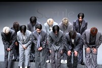 そろってお辞儀するJO1。