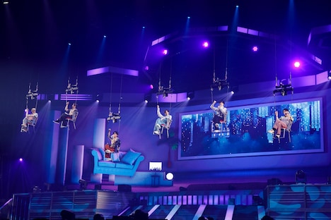 「CHUDOKU」を披露するKis-My-Ft2。