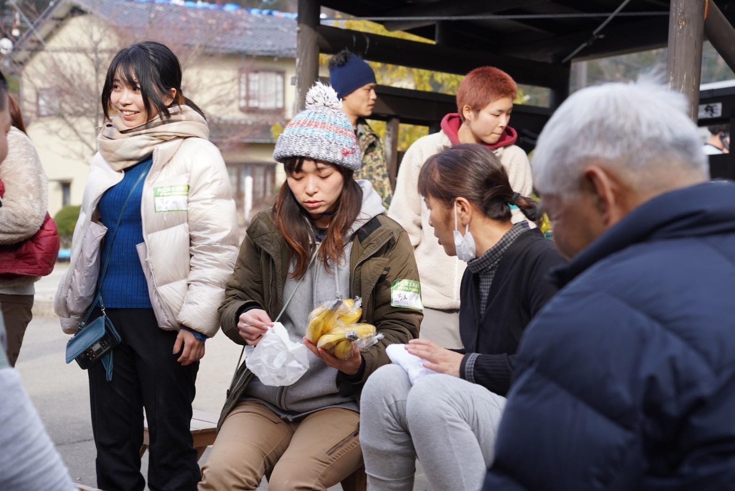 バナナが届けられた輪島市町野東陽中学校のサロンの様子。