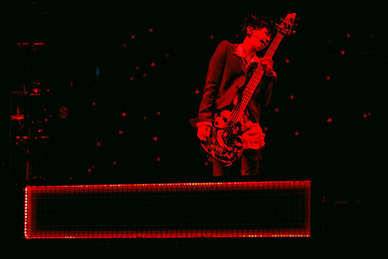 tetsuya（B） - L'Arc-en-Cielが多彩でマニアックな曲を連発、ファン