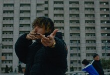 TOCCHI「Independent Era feat. HANG & 唾奇」ミュージックビデオより唾奇。