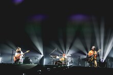 SHISHAMOのライブ写真。