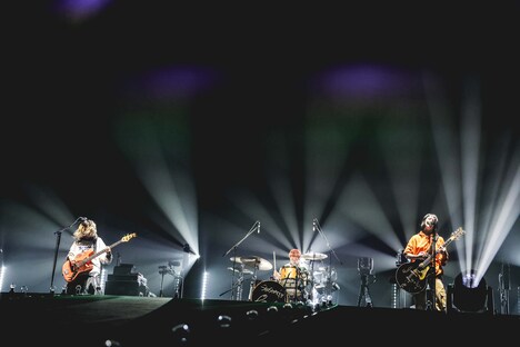 SHISHAMOのライブ写真。