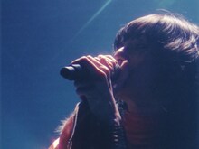 ドレスコーズ「最低なともだち」ライブ映像より。