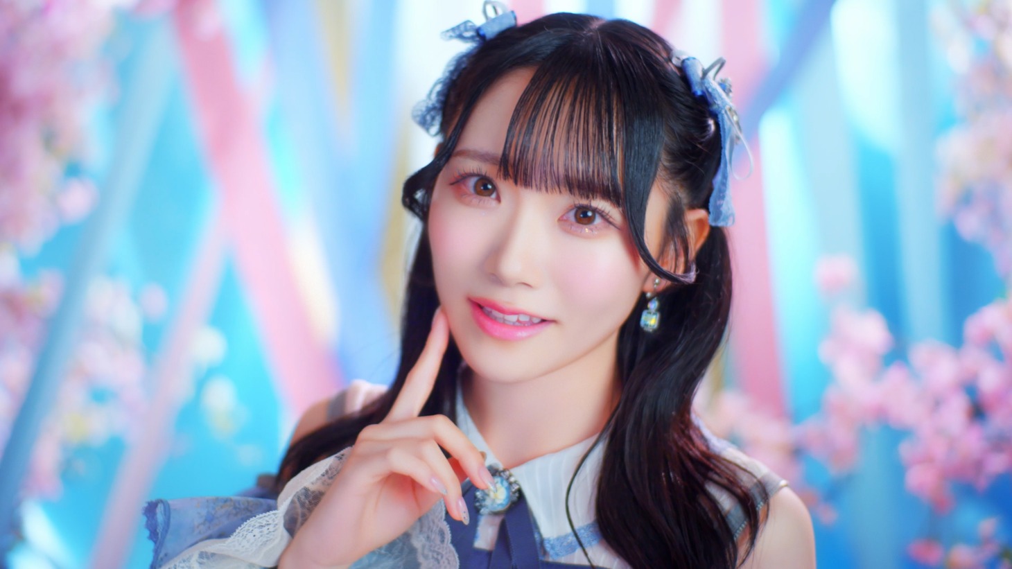 ≠ME「ラストチャンス、ラストダンス」MVより、本田珠由記。(c)YOANI/KING RECORDS