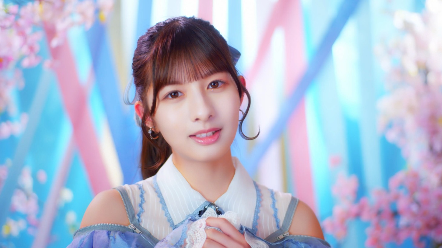 ≠ME「ラストチャンス、ラストダンス」MVより、河口夏音。(c)YOANI/KING RECORDS