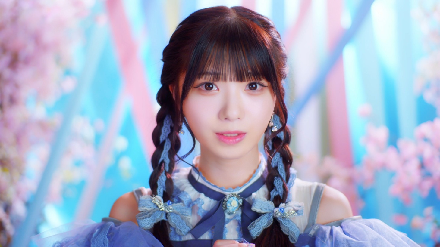 ≠ME「ラストチャンス、ラストダンス」MVより、菅波美玲。(c)YOANI/KING RECORDS