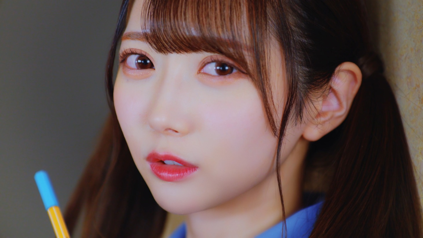 ≠ME「ラストチャンス、ラストダンス」MVより、谷崎早耶。(c)YOANI/KING RECORDS