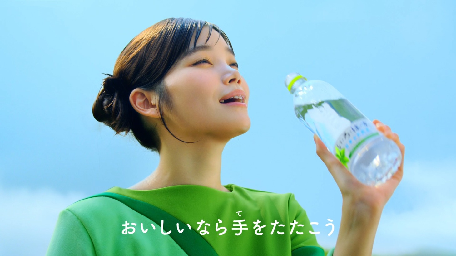 「い・ろ・は・す」新CMよりセントチヒロ・チッチ。