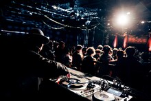 新井俊也（冗談伯爵）（撮影：ヨシモリユウナ）