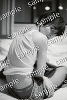 草川拓弥フォトブック「辻褄」セブンネット限定の特典ポストカード。（撮影：前康輔）