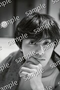 草川拓弥フォトブック「辻褄」楽天ブックス限定の特典ポストカード。(撮影:前康輔)