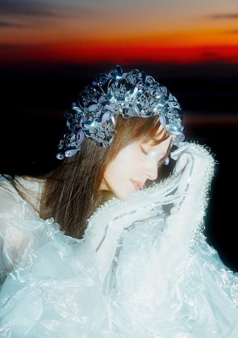 May J.「AURORA」ALBUM＋Blu-ray Disc2枚組盤ジャケット