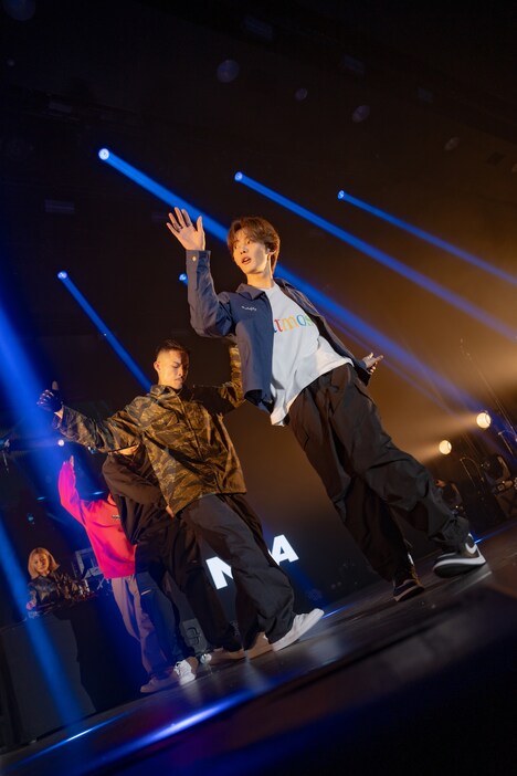 「ATMOS PINK DANCE ACADEMY SHOW Vol.2」のNOAのステージの様子。