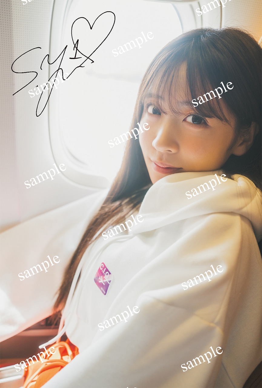 櫻井優衣の1st写真集「YUi」付属ポストカードの絵柄。(c)光文社（撮影：佐藤佑一）