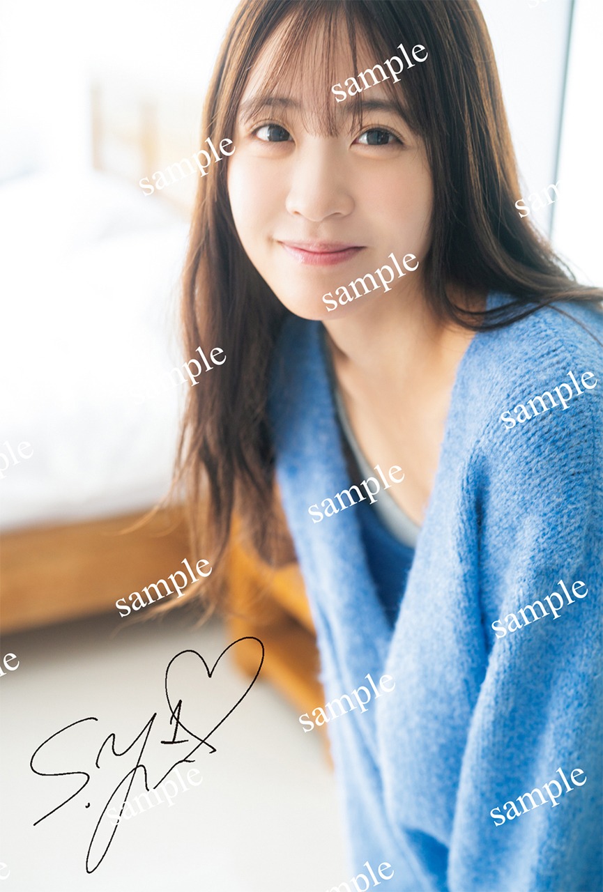 櫻井優衣の1st写真集「YUi」付属ポストカードの絵柄。(c)光文社（撮影：佐藤佑一）